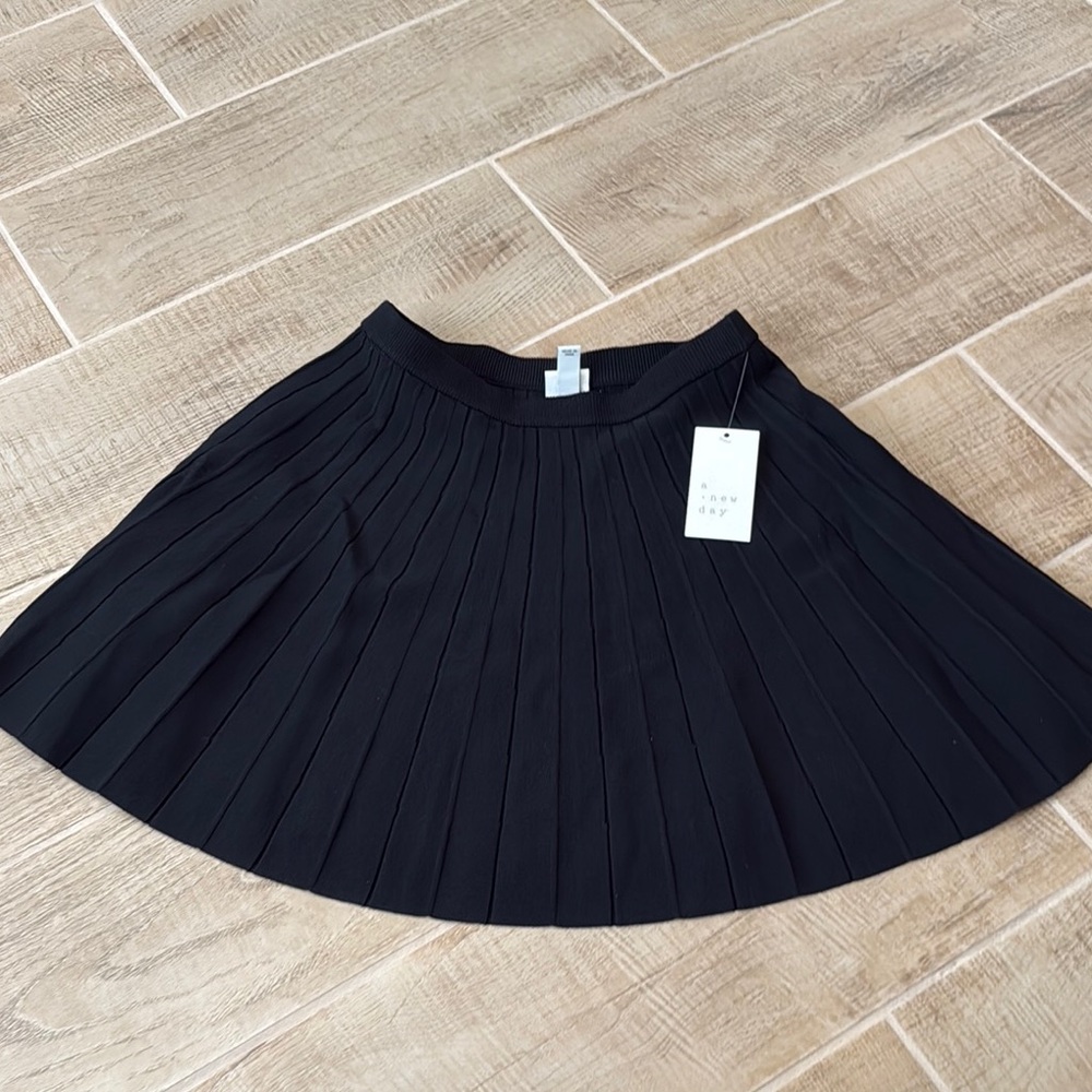 Chic Black Pleated Mini Skater Skirt